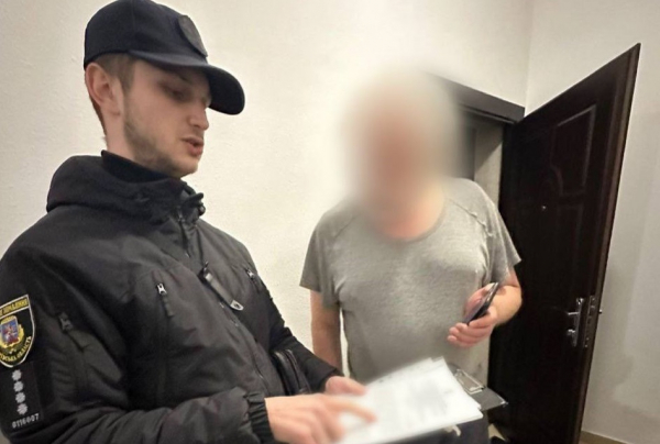 Екскерівник однієї із селищних рад Київщини підозрюється у підробці документів
