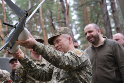 БПЛА и роботы: генералам показали новые разработки украинского оружия —